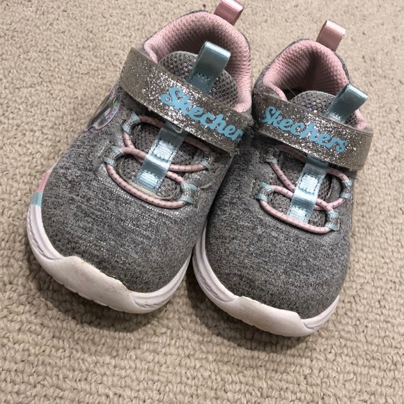 Size 6 toddler girl shoes, silver and pink, very new - Picture 1 of 3